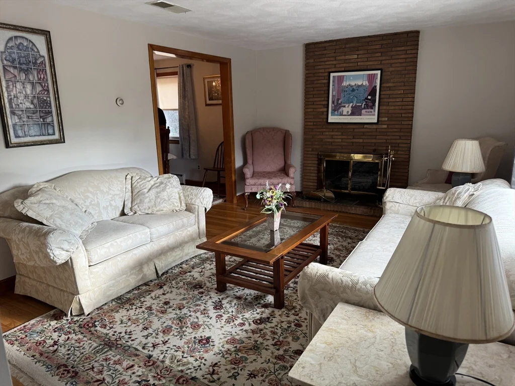 2 bed, 2 bath apartment for rent at 907 Lagrange St Unit 1, West Roxbury — photo 5 of 37