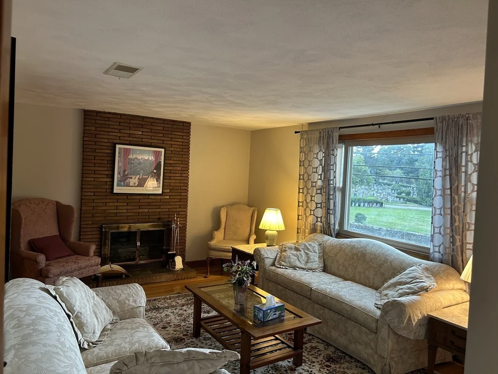 2 bed, 2 bath apartment for rent at 907 Lagrange St Unit 1, West Roxbury — photo 6 of 37