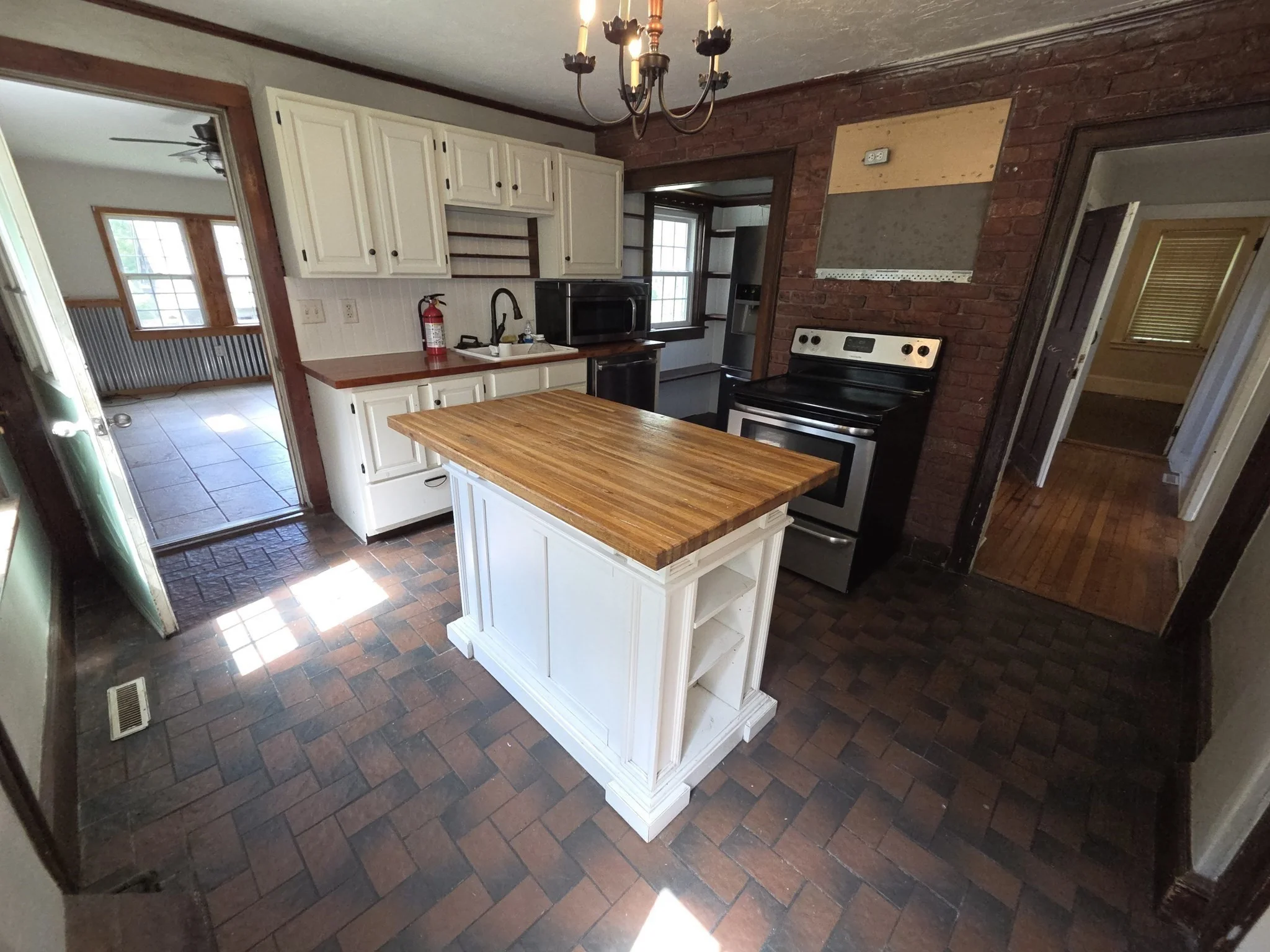 4 bed, 1 bath apartment for rent at 908 Hancock St, Abington — photo 5 of 27