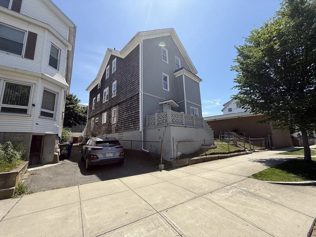 4 bed, 1 bath apartment for rent at 908 Plymouth Ave Unit 3, Fall River — photo 1 of 14