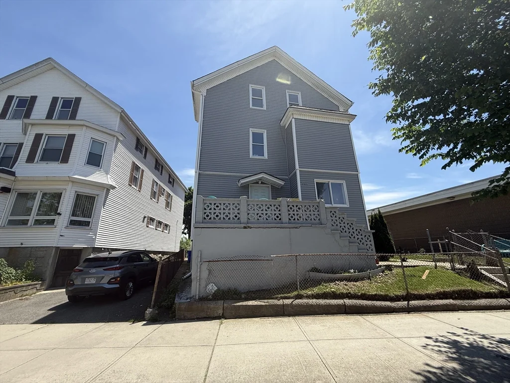 4 bed, 1 bath apartment for rent at 908 Plymouth Ave Unit 3, Fall River — photo 2 of 14