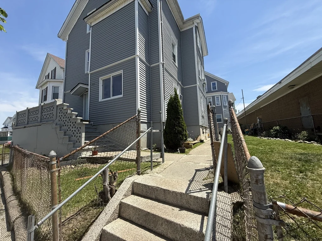 4 bed, 1 bath apartment for rent at 908 Plymouth Ave Unit 3, Fall River — photo 3 of 14