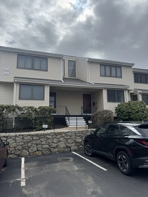 3 bed, 1 bath apartment for rent at 909 Pleasant St Unit 14, Weymouth — photo 2 of 36