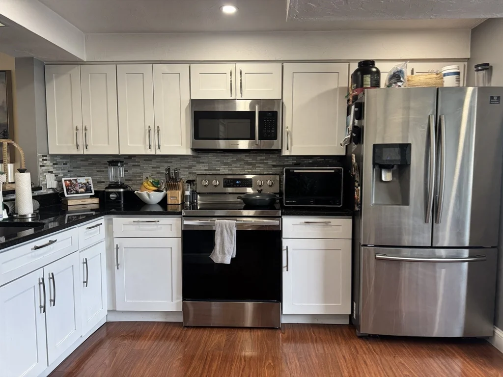 3 bed, 1 bath apartment for rent at 909 Pleasant St Unit 14, Weymouth — photo 11 of 36
