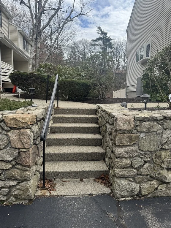 3 bed, 1 bath apartment for rent at 909 Pleasant St Unit 14, Weymouth — photo 3 of 36