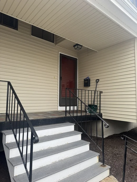 3 bed, 1 bath apartment for rent at 909 Pleasant St Unit 14, Weymouth — photo 4 of 36