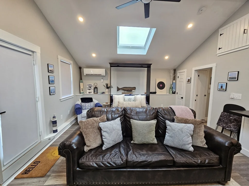 Studio bed, 1 bath apartment for rent at 90A Edgartown Rd, Tisbury — photo 5 of 16