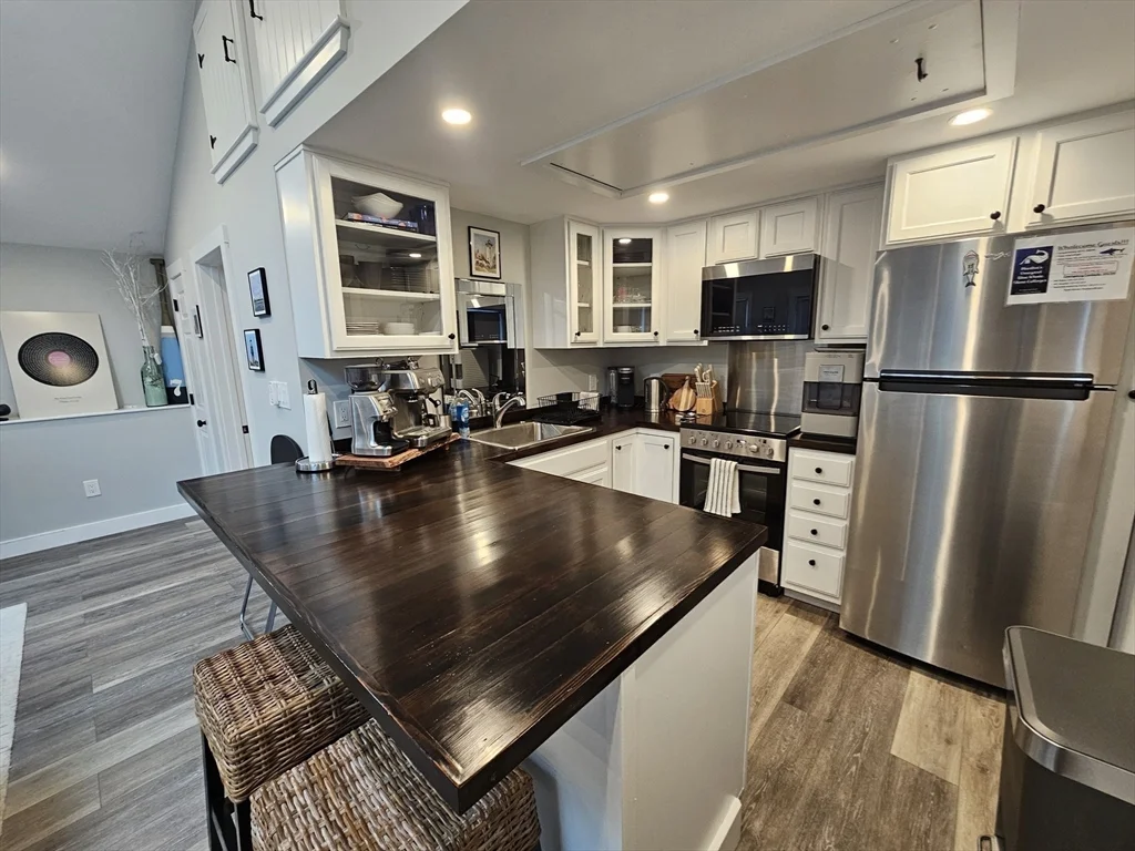 Studio bed, 1 bath apartment for rent at 90A Edgartown Rd, Tisbury — photo 8 of 16