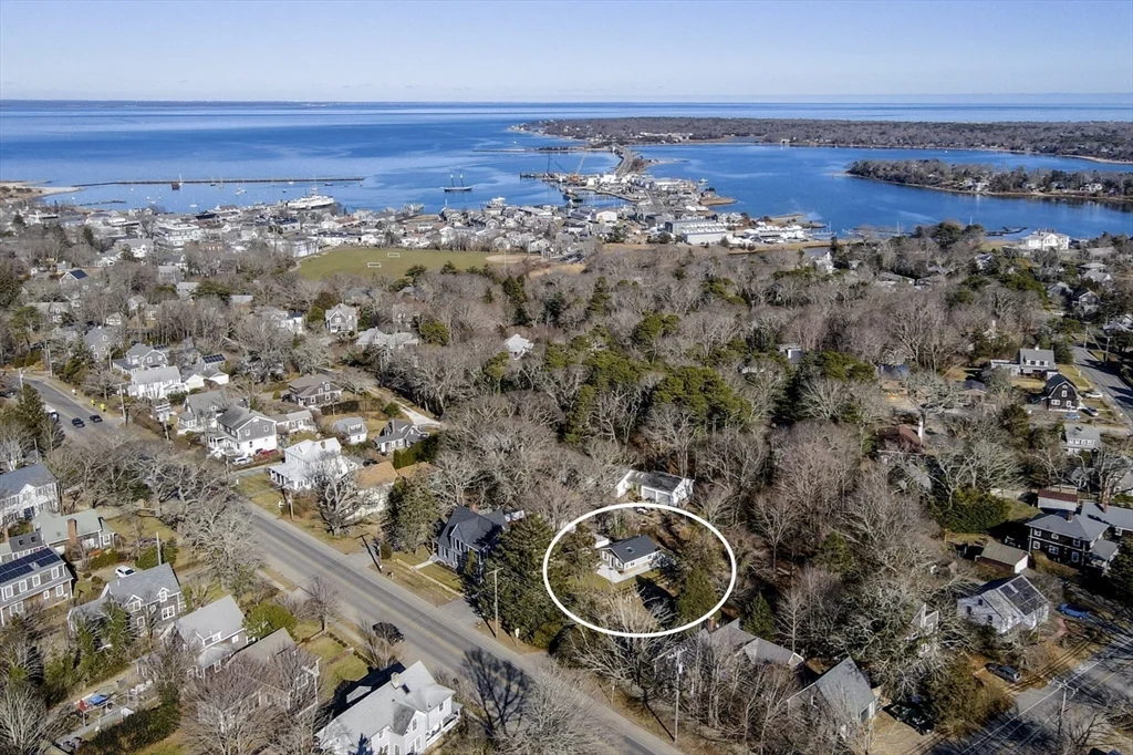 Studio bed, 1 bath apartment for rent at 90A Edgartown Rd, Tisbury — photo 15 of 16