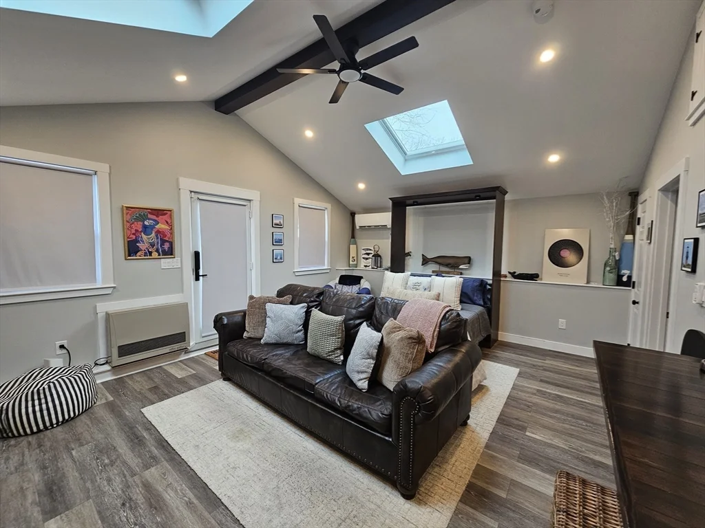 Studio bed, 1 bath apartment for rent at 90A Edgartown Rd, Tisbury — photo 4 of 16