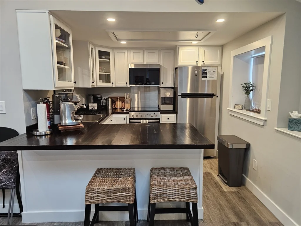 Studio bed, 1 bath apartment for rent at 90A Edgartown Rd, Tisbury — photo 7 of 16