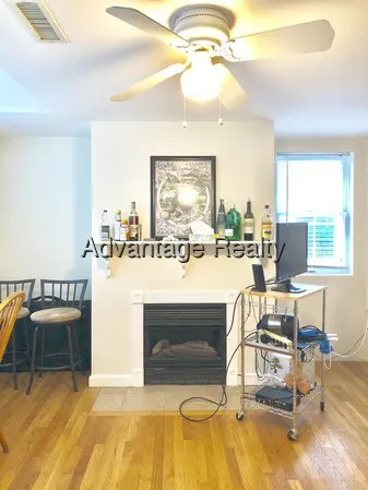 2.5 bed, 1 bath apartment for rent at 91 5th St Unit 1, East Cambridge — photo 3 of 11