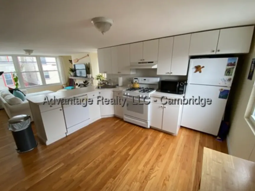 2 bed, 1 bath apartment for rent at 91 5th St Unit 2, East Cambridge — photo 2 of 15