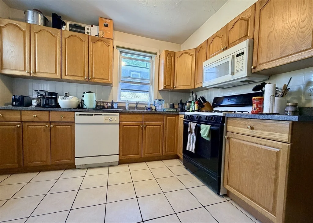4 bed, 2 bath apartment for rent at 91 Academy Rd Unit 91, Brighton — photo 9 of 15