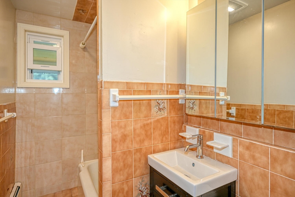 1 bed, 1 bath apartment for rent at 91 Arlington St Unit 2, Watertown — photo 13 of 21