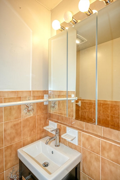 1 bed, 1 bath apartment for rent at 91 Arlington St Unit 2, Watertown — photo 14 of 21