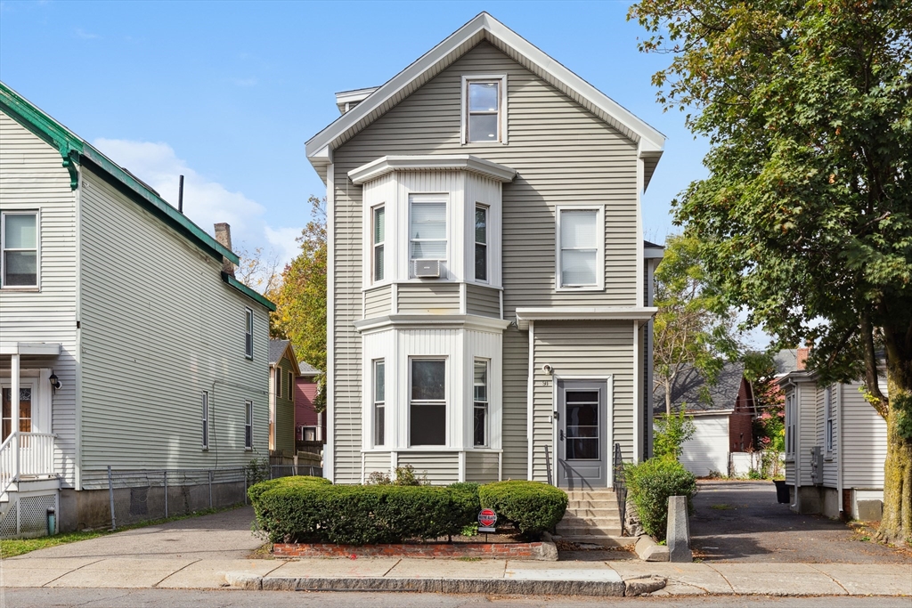 3 bed, 1 bath apartment for rent at 91 Blue Hill Ave Unit 1, Boston — photo 2 of 13