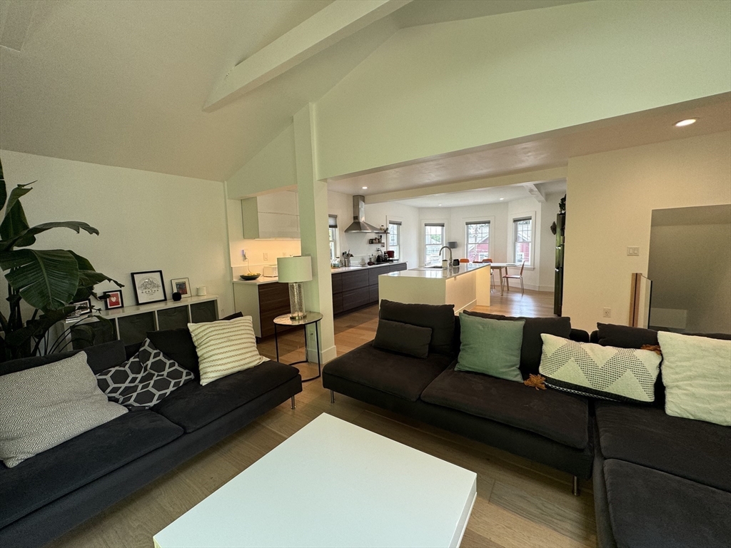 4 bed, 1 bath apartment for rent at 91 Brooks St Unit 91, Brighton — photo 8 of 28