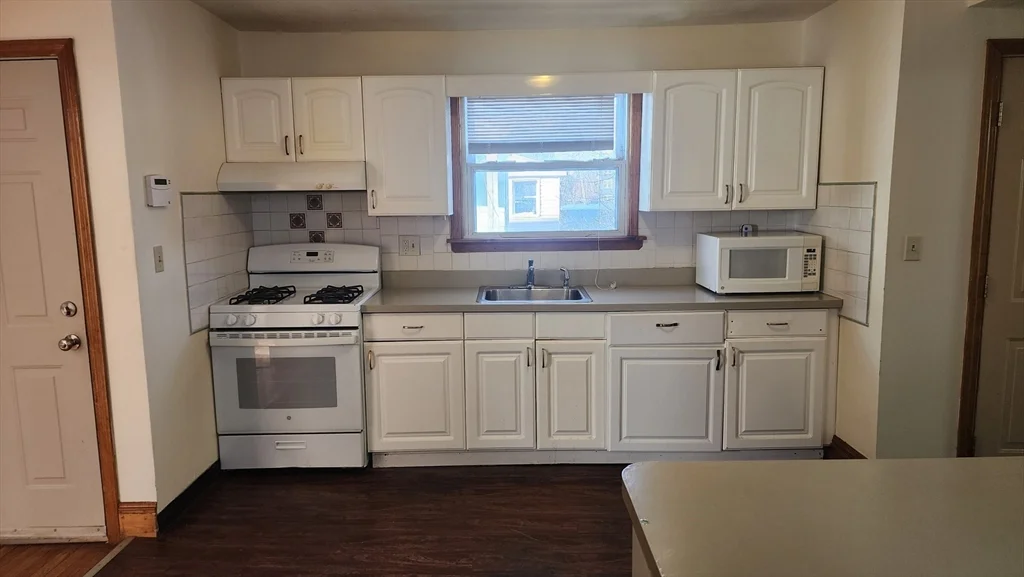 5 bed, 1 bath apartment for rent at 91 Callender Unit 2, Dorchester — photo 3 of 14