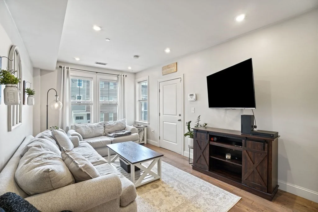 2 bed, 1 bath apartment for rent at 91 Chelsea St Unit 2, Boston — photo 2 of 28
