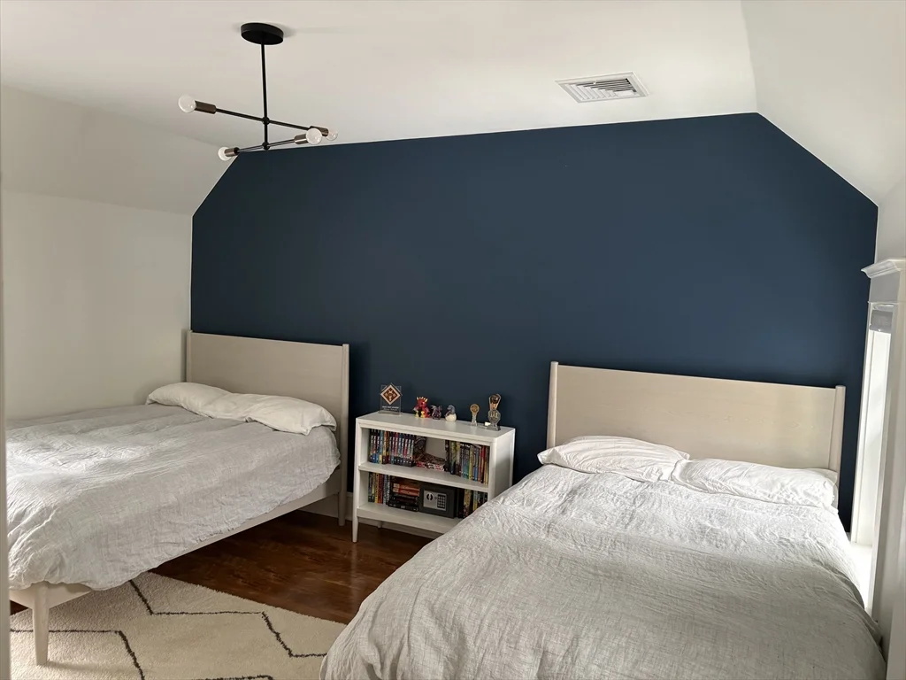 3 bed, 2 bath apartment for rent at 91 Eliot St, Chestnut Hill — photo 12 of 16