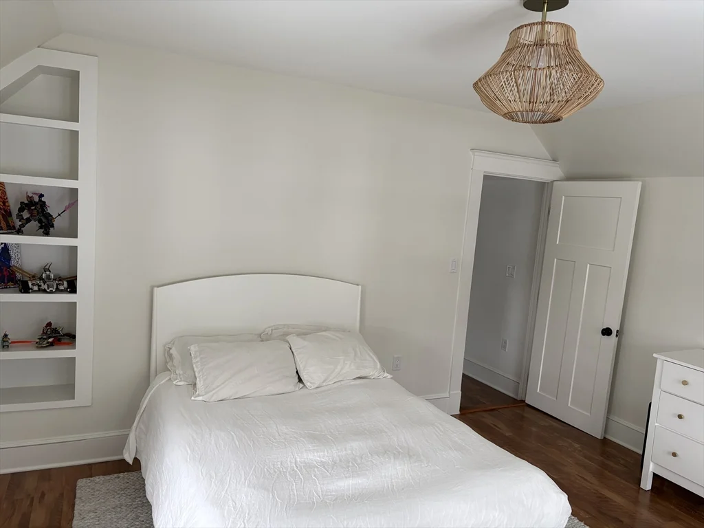3 bed, 2 bath apartment for rent at 91 Eliot St, Chestnut Hill — photo 9 of 16