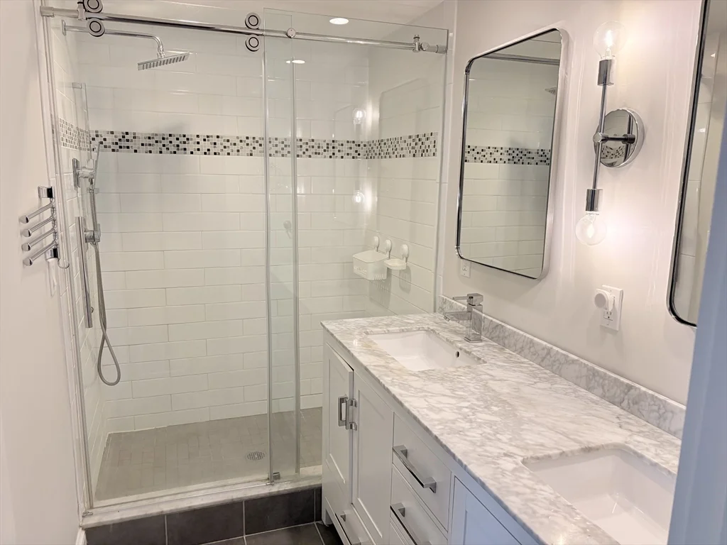 3 bed, 2 bath apartment for rent at 91 Eliot St, Chestnut Hill — photo 13 of 16