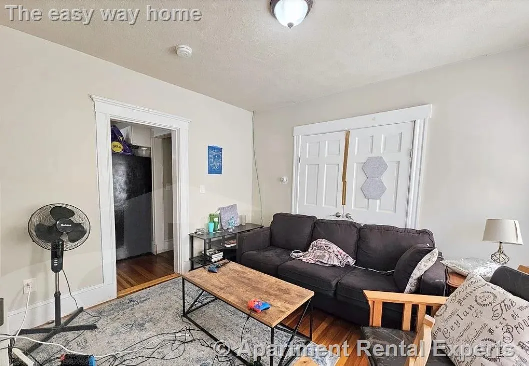 3 bed, 1 bath apartment for rent at 91 Frederick Ave, Tufts — photo 7 of 17