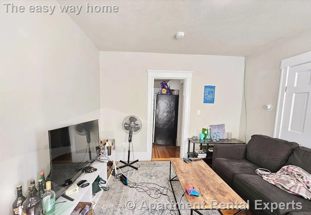 3 bed, 1 bath apartment for rent at 91 Frederick Ave, Tufts — photo 6 of 17