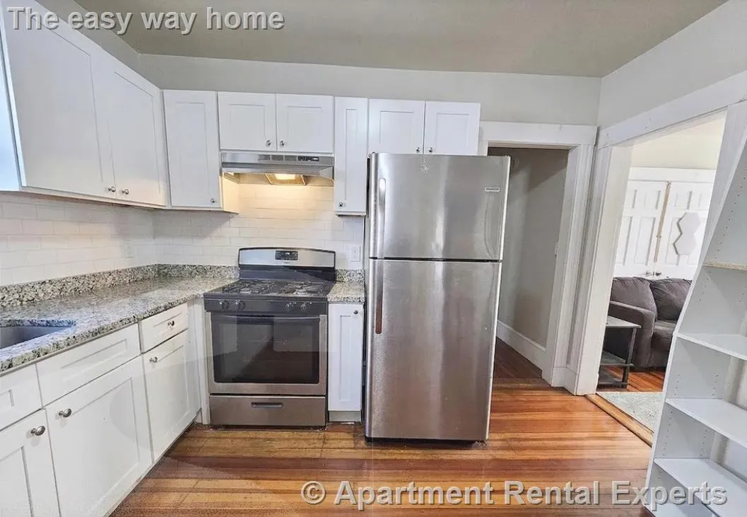 3 bed, 1 bath apartment for rent at 91 Frederick Ave, Tufts — photo 4 of 17