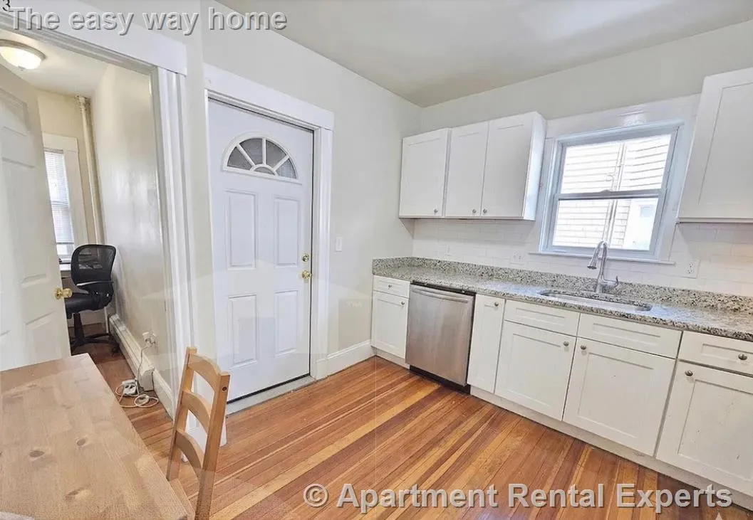 3 bed, 1 bath apartment for rent at 91 Frederick Ave, Tufts — photo 3 of 17