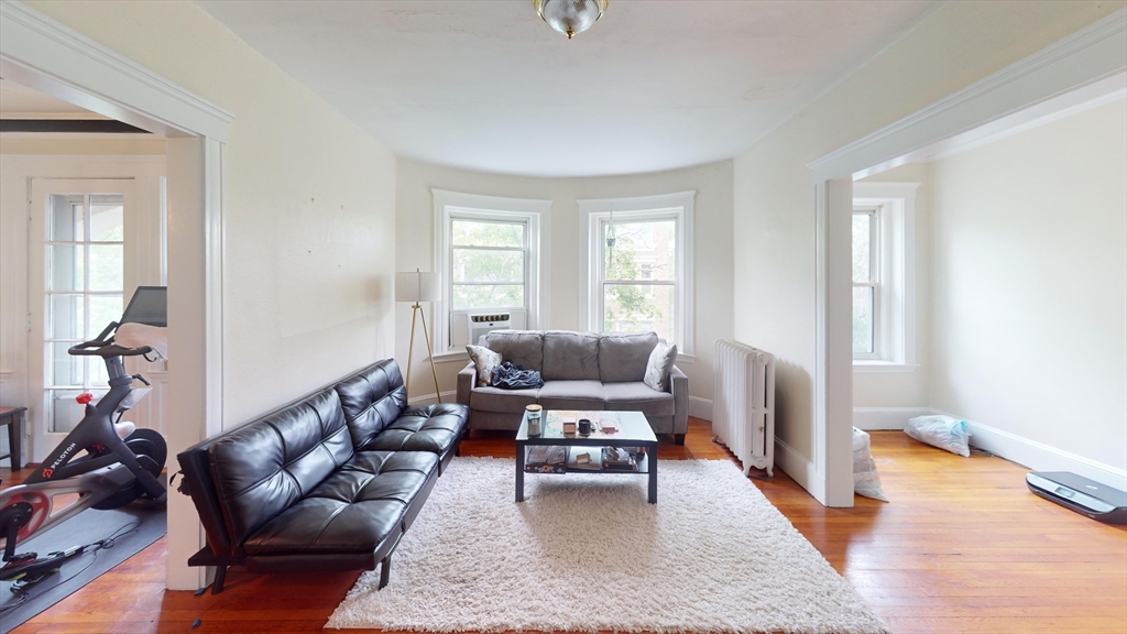 3 bed, 1 bath apartment for rent at 91 Fuller St Unit 3, Coolidge Corner — photo 1 of 8
