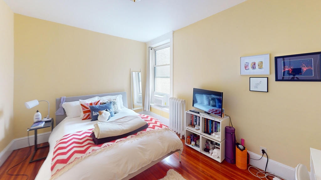 3 bed, 1 bath apartment for rent at 91 Fuller St Unit 3, Coolidge Corner — photo 6 of 8