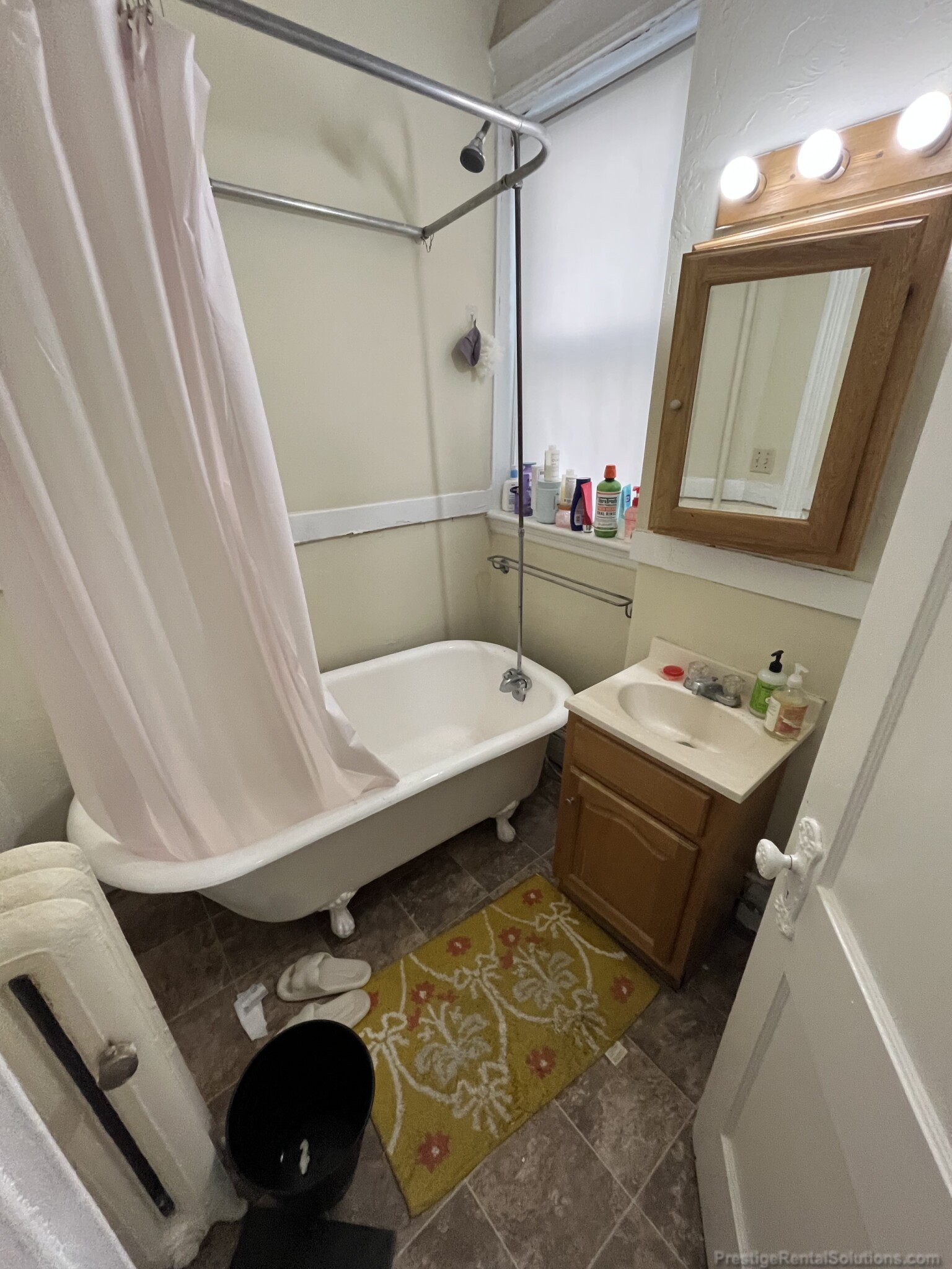1 split bed, 1 bath apartment for rent at 91 Gordon St Unit 12, Brighton — photo 3 of 9