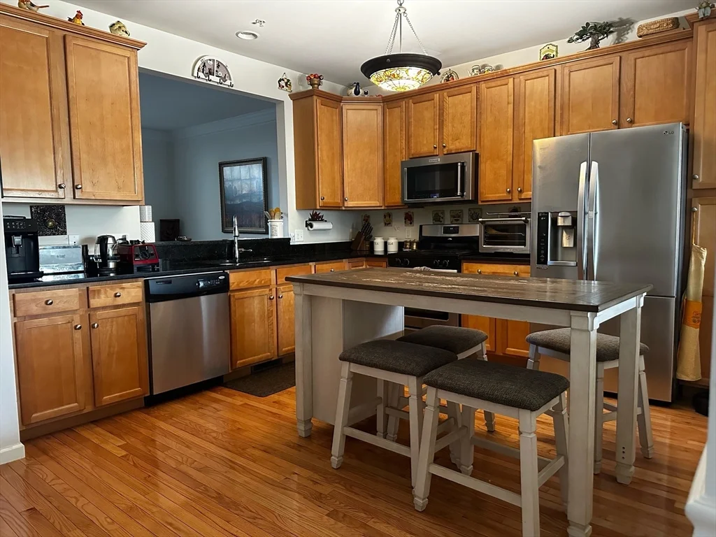 2 bed, 3 bath apartment for rent at 91 Kendall Unit 91, Bedford — photo 2 of 24