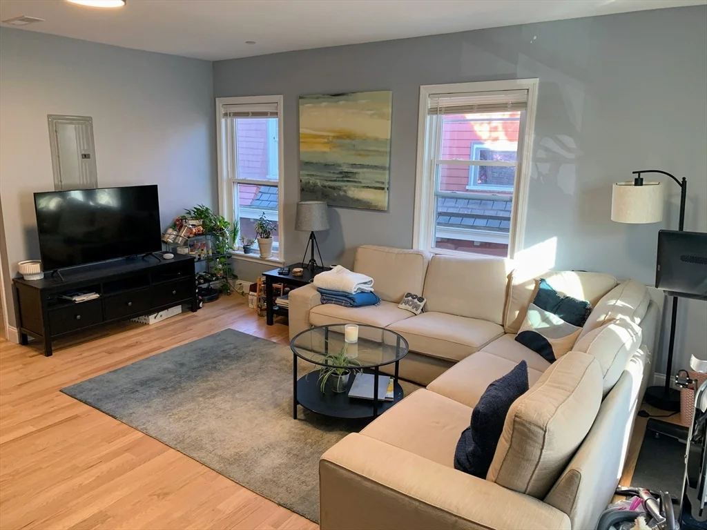 3 bed, 2 bath apartment for rent at 91 Munroe St Unit 2, Union Square — photo 2 of 15