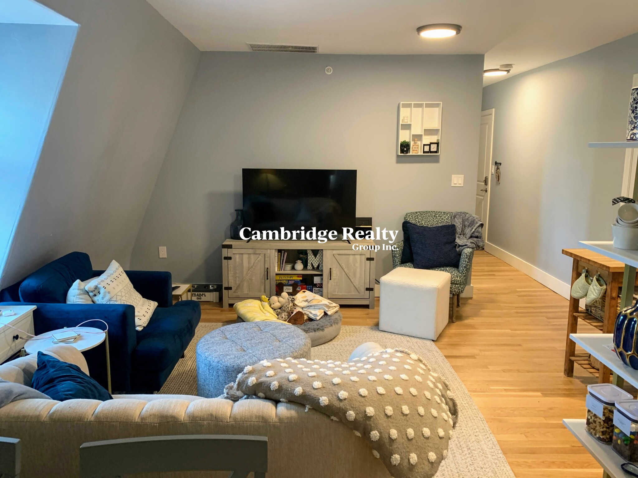 2.5 bed, 2 bath apartment for rent at 91 Munroe St Unit 3R, Prospect Hill — photo 5 of 18