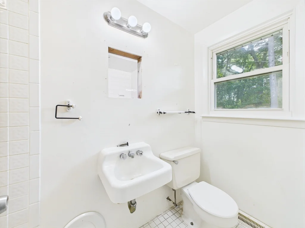 3 bed, 2 bath apartment for rent at 91 Old Post Rd, Sharon — photo 13 of 16