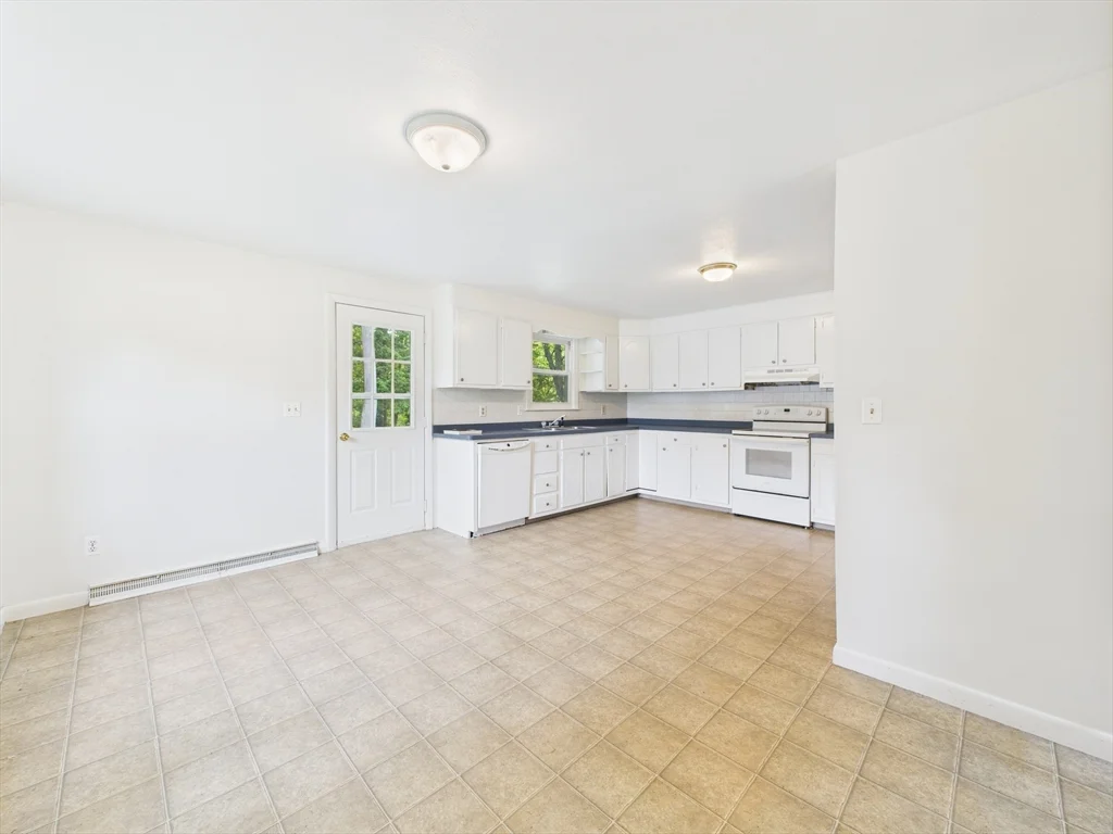 3 bed, 2 bath apartment for rent at 91 Old Post Rd, Sharon — photo 6 of 16