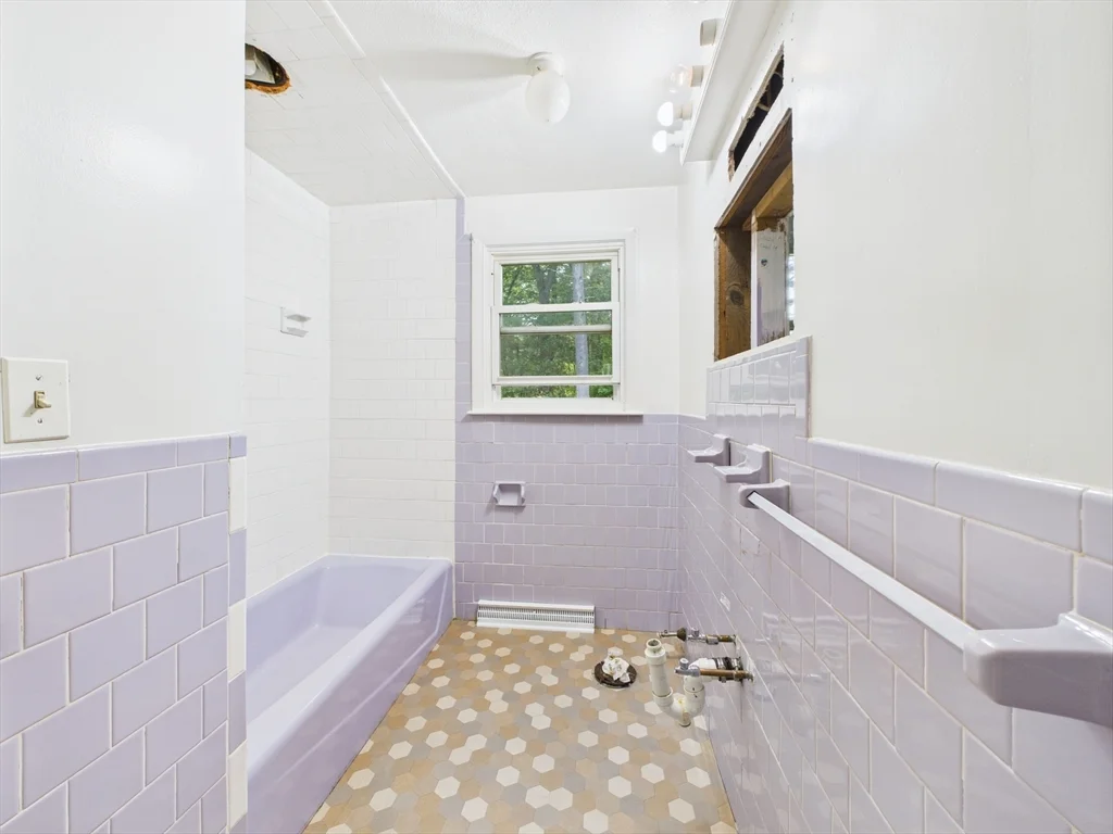 3 bed, 2 bath apartment for rent at 91 Old Post Rd, Sharon — photo 9 of 16
