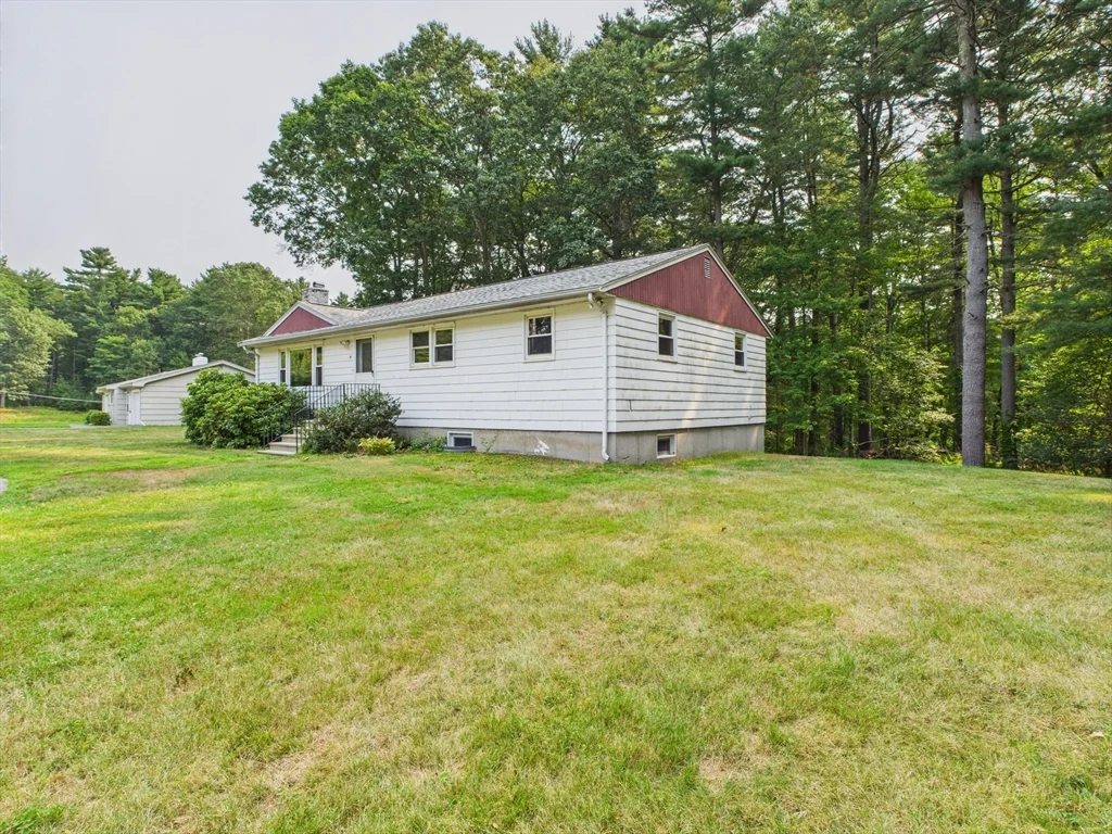 3 bed, 2 bath apartment for rent at 91 Old Post Rd, Sharon — photo 2 of 16