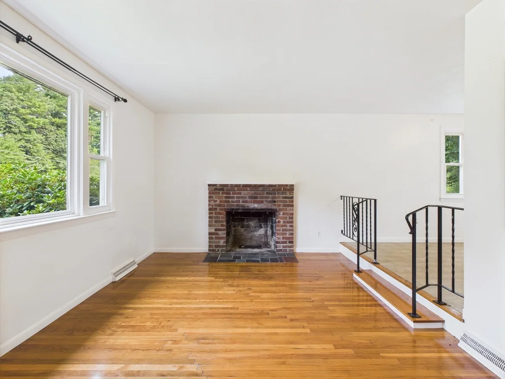 3 bed, 2 bath apartment for rent at 91 Old Post Rd, Sharon — photo 4 of 16
