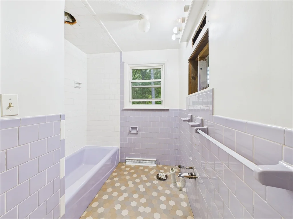 3 bed, 2 bath apartment for rent at 91 Old Post Rd, Sharon — photo 14 of 16