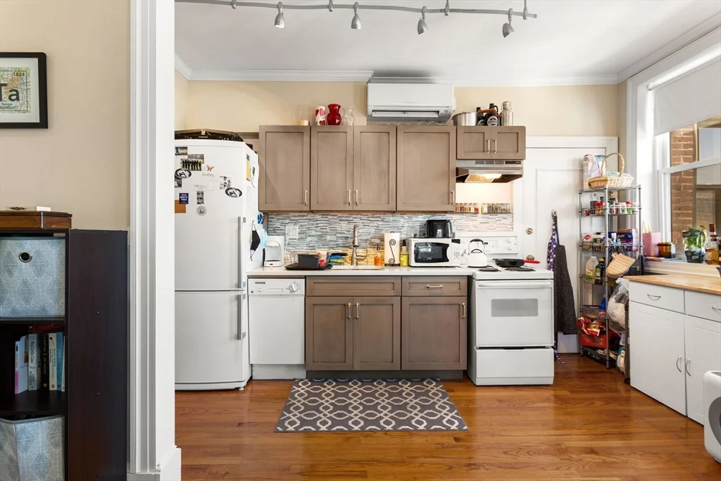 1 bed, 1 bath apartment for rent at 91 Perkins St Unit 7, East Somerville — photo 5 of 18