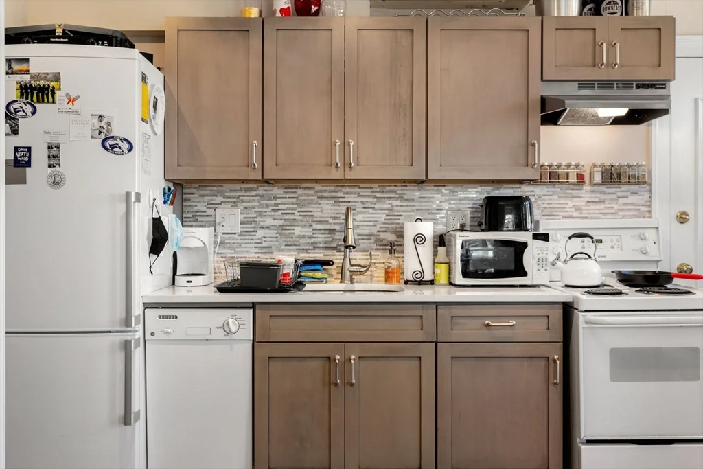 1 bed, 1 bath apartment for rent at 91 Perkins St Unit 7, East Somerville — photo 6 of 18