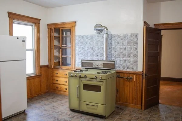 2 bed, 1 bath apartment for rent at 91 Perry Ave Unit 3, Worcester — photo 2 of 6