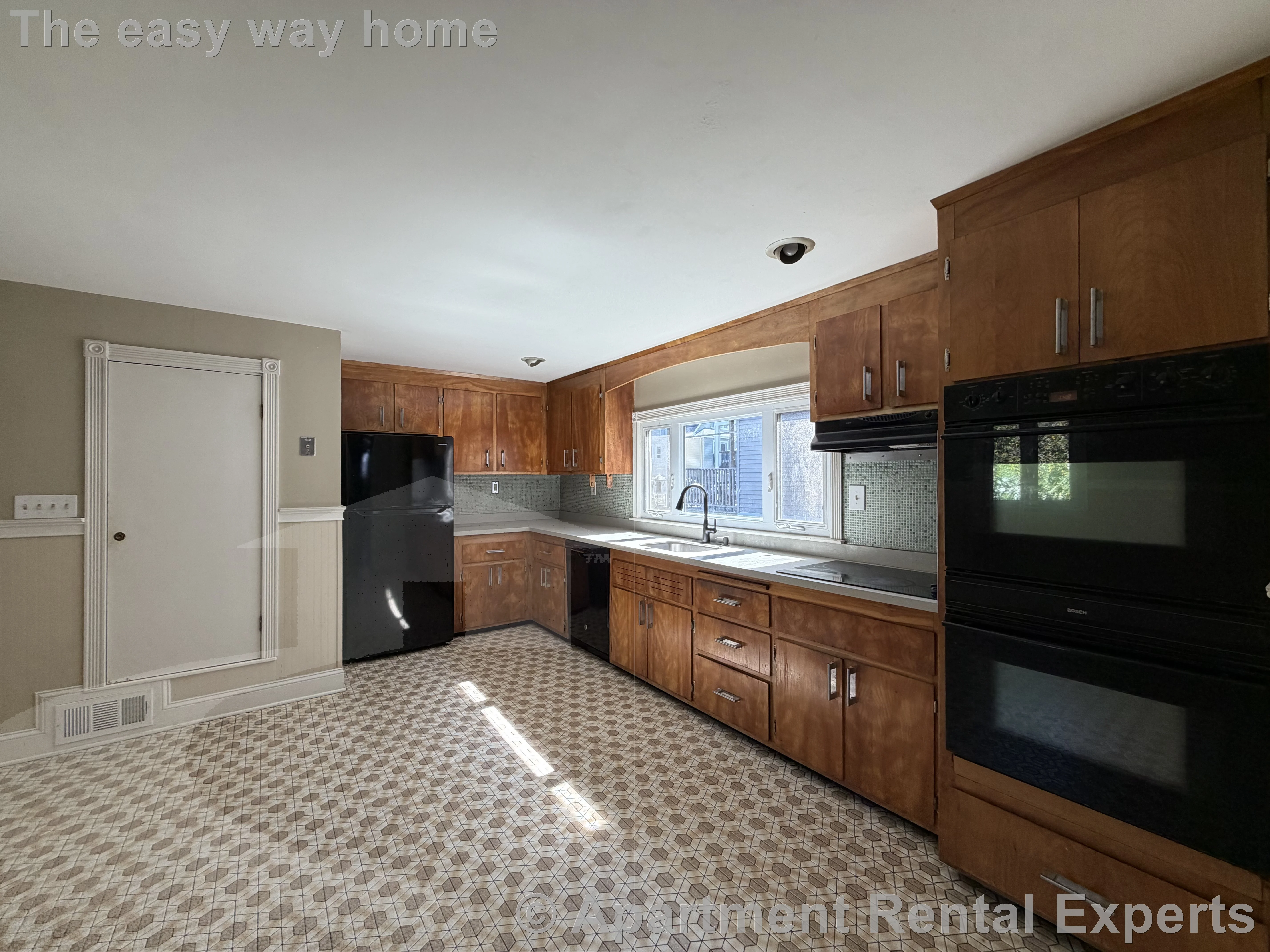 4 bed, 1 bath apartment for rent at 91 Porter St Unit 2, Spring Hill