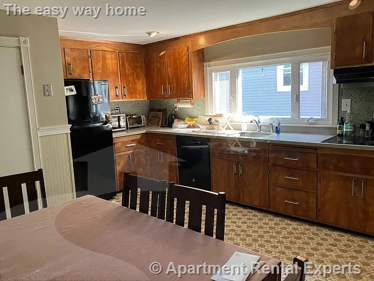 4 bed, 1 bath apartment for rent at 91 Porter St Unit 2, Spring Hill