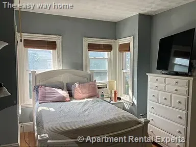 4 bed, 1 bath apartment for rent at 91 Porter St Unit 2, Spring Hill — photo 5 of 9