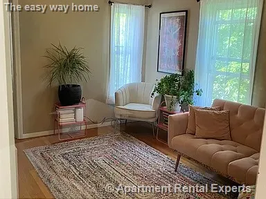 4 bed, 1 bath apartment for rent at 91 Porter St Unit 2, Spring Hill — photo 4 of 9